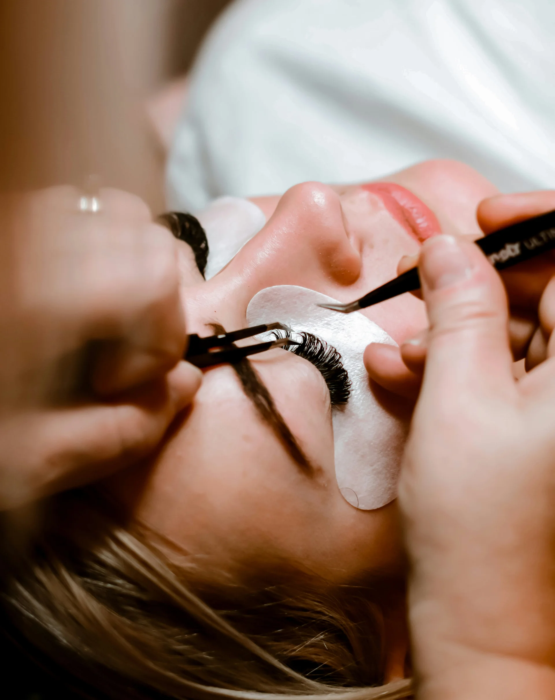 The Pros and Cons of Getting Eyelash Extensions