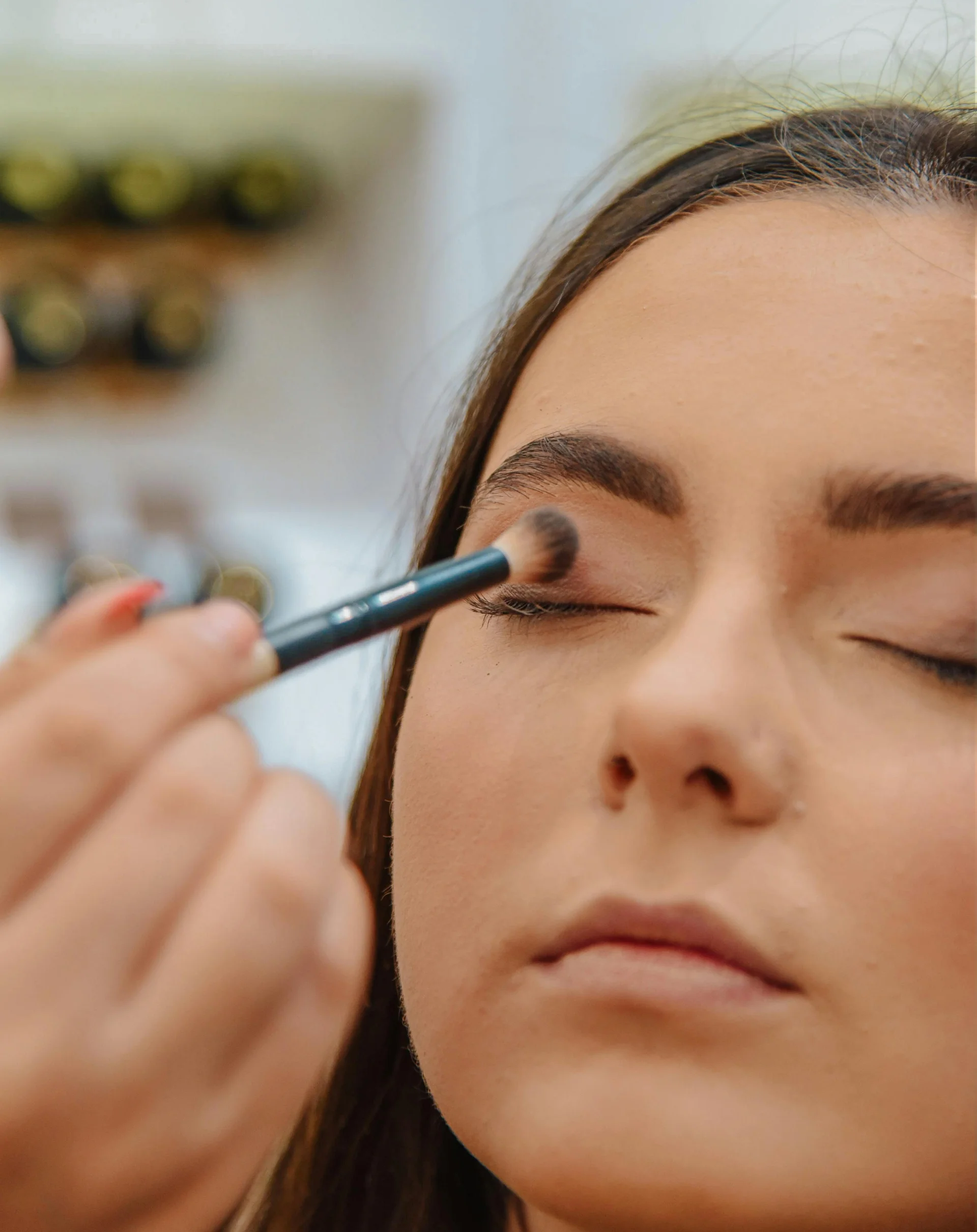 5 Reasons to Have a Professional Do Your Makeup